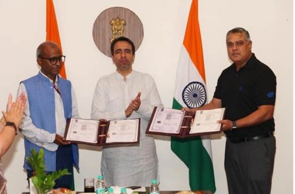 نوجوانوں کو آٹو موٹیو کی جدید تربیت کیلئے مرکزی حکومت کا بجاج آٹو کے ساتھ معاہدے پر دستخط