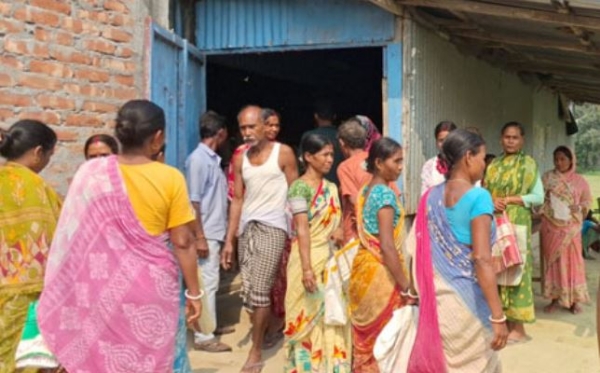 راشن کی تقسیم میں بے ضابطگیوں کے الزامات، دکان پر تالا لگا کر احتجاج