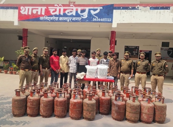 POLICE-ARRESTED-A-GANG-INVOLVED-IN-THEFTS-AT-THE-M