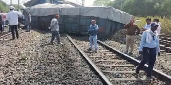 کٹنی میں کوئلے سے لدی مال گاڑی کے پانچ ڈبے پٹری سے اترے، کئی ٹرینیں متاثر