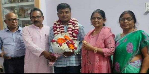 بارہ بنکی کے ابھیجیت آئی اے ایس بنے، 294 ویں رینک سے ضلع کا نام روشن کیا