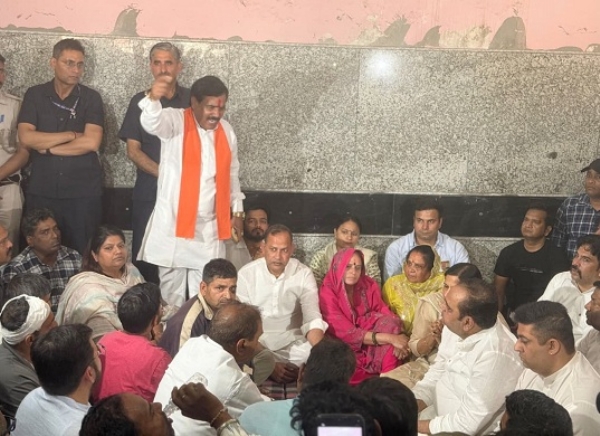 MINISTER-MET-TARUNS-FAMILY