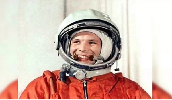 تاریخ میں 09 مارچ کا دن کئی اہم واقعات اور ممتاز شخصیات کی پیدائش کی وجہ سے خاص مانا جاتا ہے۔ اسی دن 1934 میں خلا میں پہنچنے والے پہلے انسان یوری گاگرین پیدا ہوئے تھے۔ یہ تصویر یوری ہی کی ہے۔