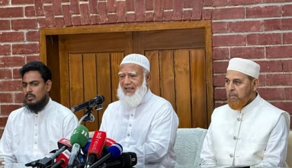 بنگلہ دیش جماعتِ اسلامی کے امیر اور پارلیمنٹ میں حزبِ اختلاف رہنما شفیق الرحمن پریس کانفرنس میں۔ فوٹو - ڈیلی اسٹار