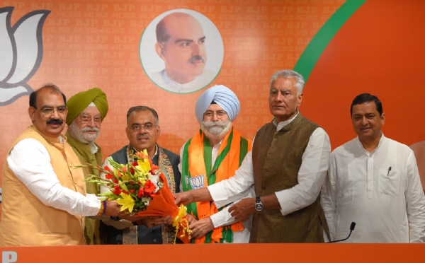 سکھ مخالف فسادات کے متاثرین کی نمائندگی کرنے والے وکیل سردار ایچ ایس پھلکا بی جے پی میں شامل