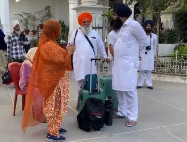 A-group-of-Indians-left-for-Pa