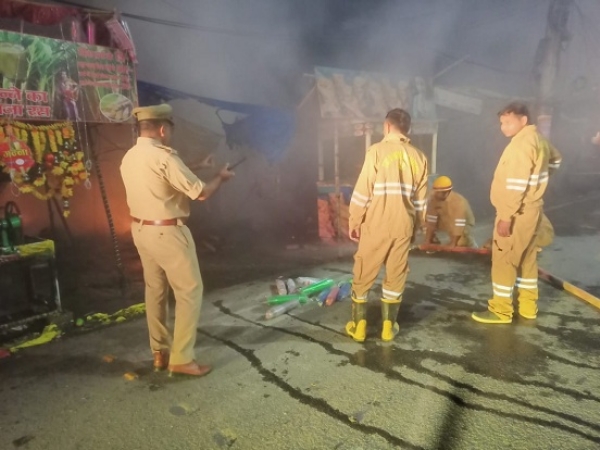 JAUNPUR-MASSIVE-FIRE-DESTROYS