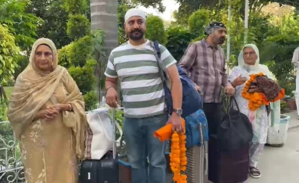 A-group-of-Indians-left-for-Pa