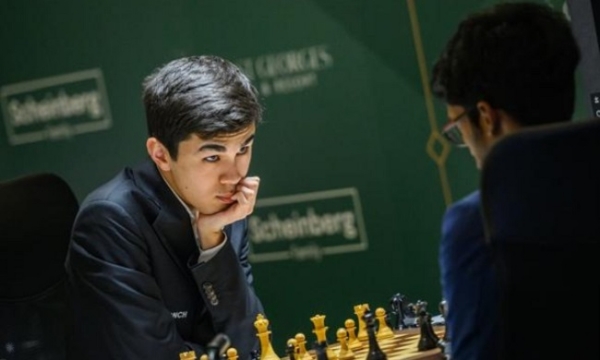 جاوخیر سندروف اور آر پرگیانند کے درمیان میچ کا منظر