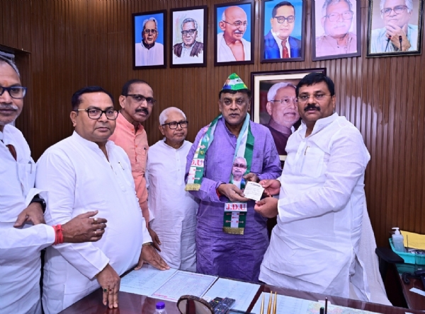 سابق ایم ایل سی ڈاکٹر اجے کمار سنگھ جے ڈی یو میں شامل