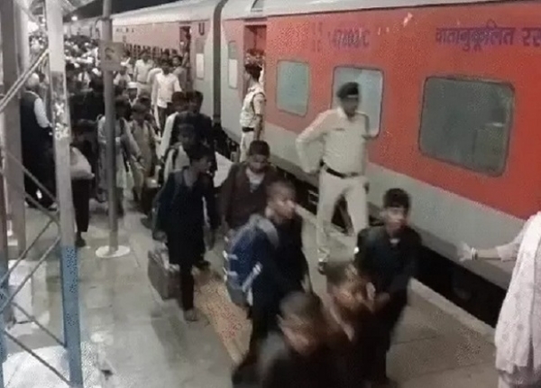 ایم پی کے کٹنی اسٹیشن پر ریسکیو کیے گئے مسلم بچے