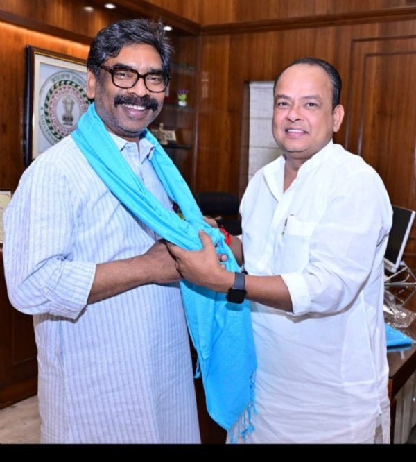 وزیر اعلیٰ ہیمنت سورین اور وزیر صحت ڈاکٹر عرفان انصاری نے ملاقات کی اور ترقی اور صحت کی خدمات پر تبادلہ خیال کیا