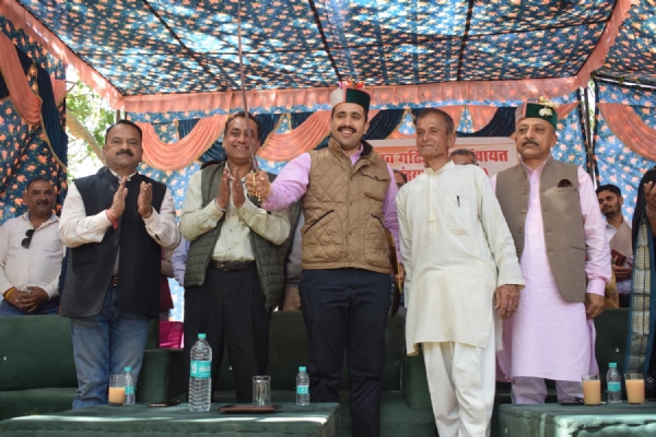 وزیر آپ کے دوار پروگرام میں وکرمادتیہ سنگھ نے مسائل کا موقع پر ہی حل کیا