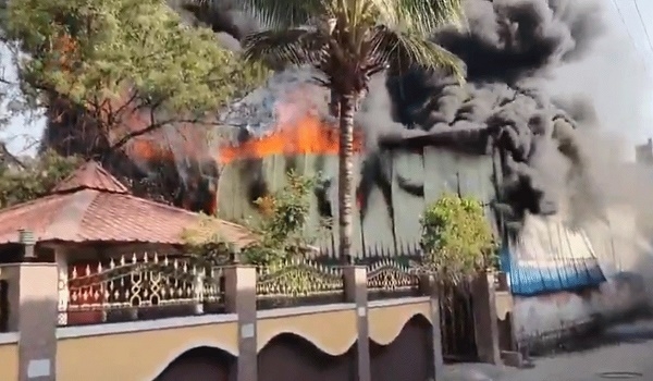 حیدرآباد میں ڈیکوریشن اشیا کے گودام میں خوفناک آگ