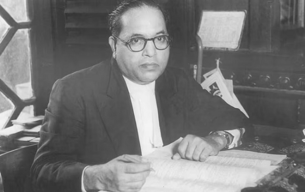 عظیم سماجی مصلح اور آئین ساز ڈاکٹر بھیم راو امبیڈکر۔ فوٹو: انٹرنیٹ میڈیا عظیم سماجی مصلح اور آئین ساز ڈاکٹر بھیم راو امبیڈکر۔ فوٹو: انٹرنیٹ میڈیا