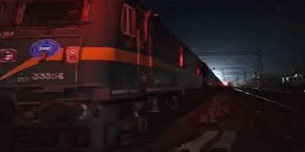 کھنڈوا میں مال گاڑی کے ویگن سے ایل پی جی گیس کا اخراج، 3 گھنٹے چلا بچاؤ کا کام، راجدھانی سمیت 6 ٹرینیں متاثر