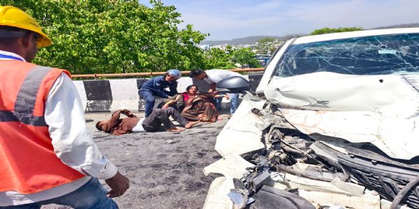 یاتریوں کو دہلی سے ہریدوار لے جا رہی کار حادثے کا شکار، سات تیرتھ یاتری زخمی