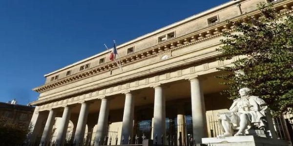 فرانس میں 500 دن تک ٹرک میں قید بچہ چلنے کی صلاحیت سے محروم