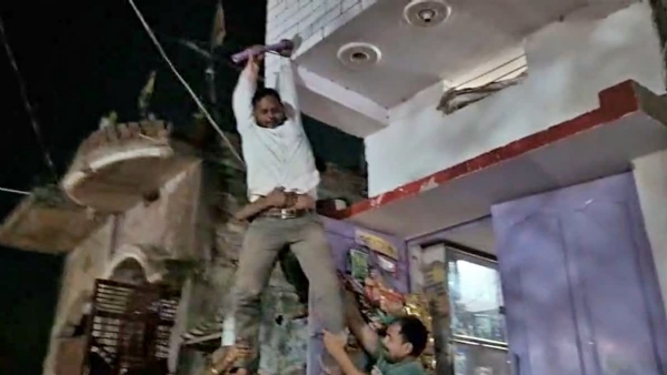 بہار میں المناک حادثہ: گیس سلنڈر پھٹنے سے ماں باپ سمیت بچے کی موت، کئی افراد جھلس گئے