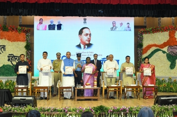 آخری شخص کو مین اسٹریم میں لانا ہی سچی خدمت ہے:صدرجمہوریہ ہند آخری شخص کو مین اسٹریم میں لانا ہی سچی خدمت ہے:صدرجمہوریہ ہند