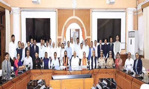 بہار کابینہ نے کی موجودہ حکومت کوتحلیل کرنے کی سفارش،وزیر اعلیٰ نتیش کمار آج استعفیٰ دیں گے بہار کابینہ نے کی موجودہ حکومت کوتحلیل کرنے کی سفارش،وزیر اعلیٰ نتیش کمار آج استعفیٰ دیں گے