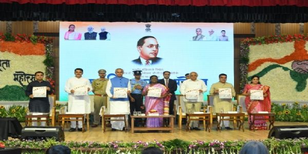 آخری شخص کو مین اسٹریم میں لانا ہی سچی خدمت ہے:صدرجمہوریہ ہند