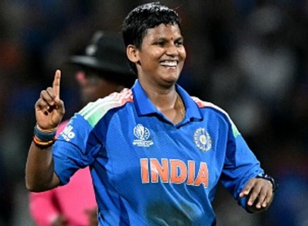 برطانوی کرکٹ میگزین وزڈن کے دیپتی شرما کو بہترین خاتون کھلاڑی منتخب کرنے پرآگرہ میں جشن