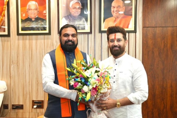 مرکزی وزیر چراغ پاسوان پہنچے سمراٹ کی سرکاری رہائش گاہ ، دی مبارکباد