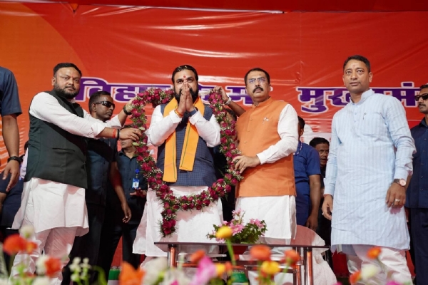 بی جے پی کے ریاستی دفتر میں وزیر اعلیٰ سمراٹ چودھری کا استقبال، ریاستی صدر اور پارٹی کارکنوں نے انہیں مبارکباد دی