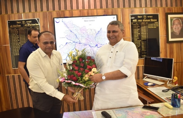 وزیر اعلیٰ سمراٹ چودھری  پہنچےسکریٹریٹ، عہدیداروںکے ساتھ کی میٹنگ، وجے چودھری نے عہدہ سنبھالا