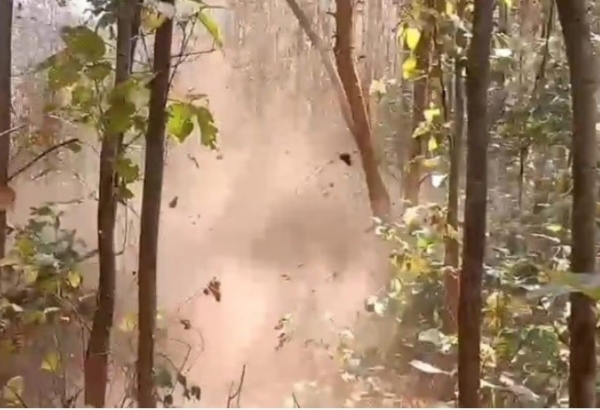 جھارکھنڈ میں نکسلی آئی ای ڈی دھماکے میں کوبرا جوان زخمی