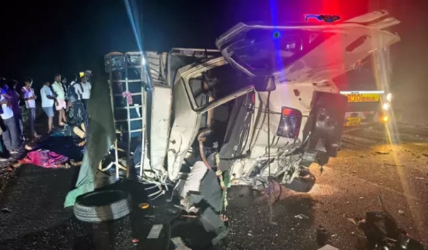 آندھرا پردیش کے کرنول میں سڑک حادثہ میں کرناٹک کے آٹھ یاتریوں کی موت، 12 زخمی