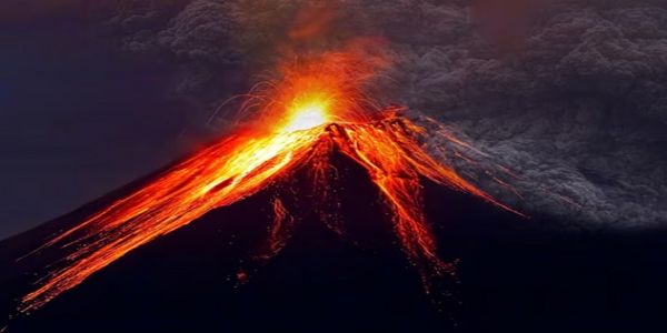 تاریخ کے آئینے میں 17 اپریل: تمبورا آتش فشاں کے دھماکے نے بڑی تباہی مچائی تھی