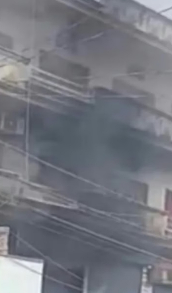 وارانسی میں ٹیکسٹائل کے گودام میں آگ لگنے سے لاکھوں مالیت کا سامان جل کر خاکستر