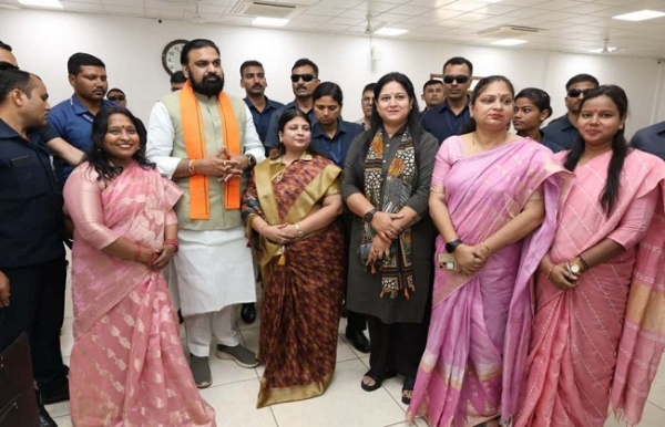 وزیراعلیٰ نے وزیراعلیٰ  سکریٹریٹ میں عوامی نمائندوں، پارٹی کارکنوں اوراہم شخصیات سے شکرانہ ملاقات کی