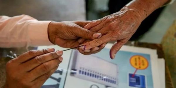 اسمبلی انتخابات 2026: پولنگ اسٹیشنوں پر بزرگوں، خواتین اور معذور ووٹرز کے لیے خصوصی انتظامات