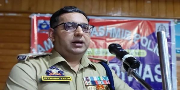 منشیات کی جنگ ایک ساتھ لڑیں: ایس ایس پی سوپور نے عوام سے اپیل کی