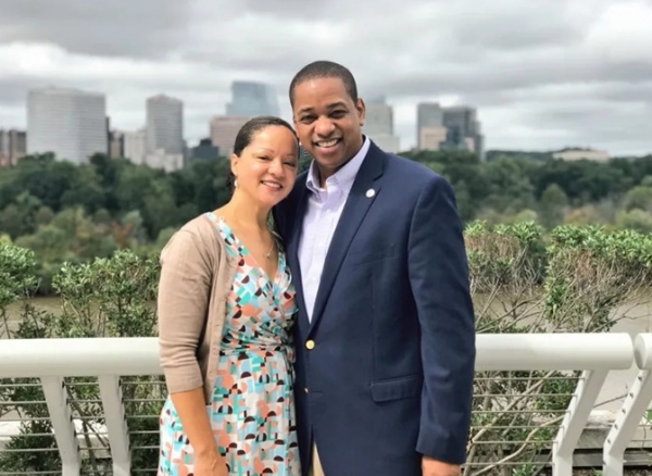 امریکہ میں ورجینیا کے سابق لیفٹیننٹ گورنر فیئر فیکس جنسی طور پر ہراساں کرنے کے الزامات کو برداشت نہ کر سکے اور اپنی اہلیہ سرینا اور خود کو گولی مار کر خود کشی کر لی