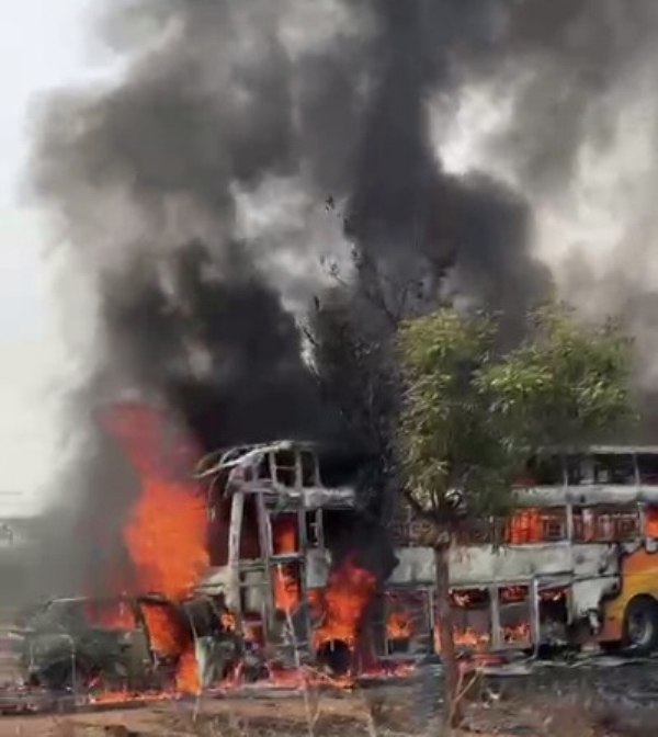 کرناٹک میں سڑک حادثہ: کار میں سفر کر رہے ایک ہی خاندان کے چھ افراد ہلاک، دو بچوں کی حالت نازک