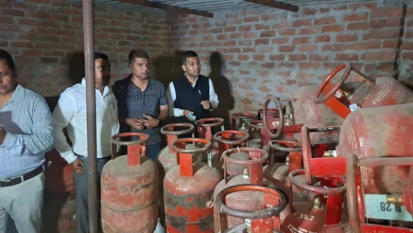 JH-ILLEGAL-GAS-TRADE-CYLINDERS-SEIZED