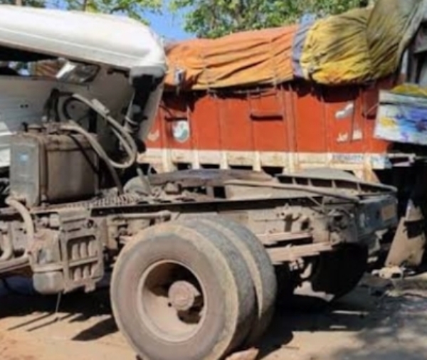 رنگ روڈ پر تین ٹریلر آپس میں ٹکرائے، دو ڈرائیور جاں بحق