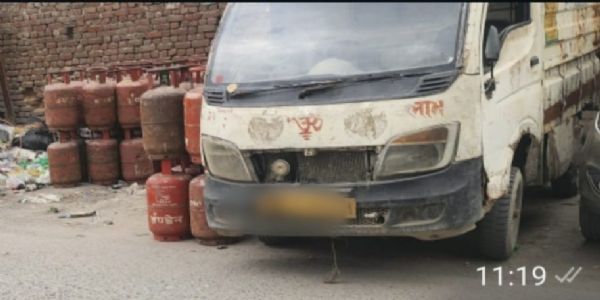 شاہین باغ میں ایل پی جی سلنڈر کی بلیک مارکیٹنگ کا پردہ فاش، تین ملزمان گرفتار