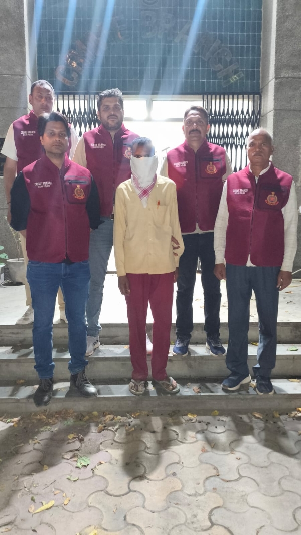 دہلی کے روہنی میں گیس سلنڈروں کی بلیک مارکیٹنگ کا پردہ فاش ، 57 ایل پی جی سلنڈر برآمد