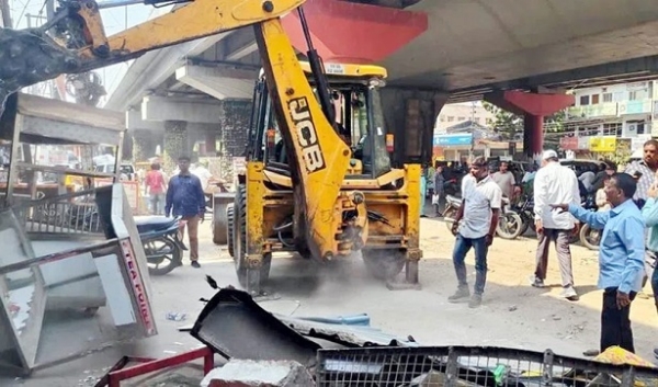 حیدرآباد میں فٹ پاتھ پر غیر مجاز قبضوں کو ہٹانے کا سلسلہ جاری