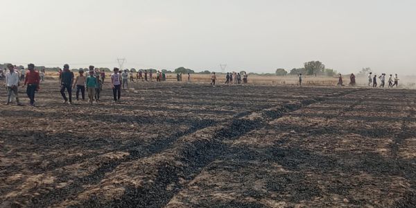 اوریہ کے عظیم تل میں زبردست آگ لگنے سے 50 بیگھہ فصل جل کر خاکستر