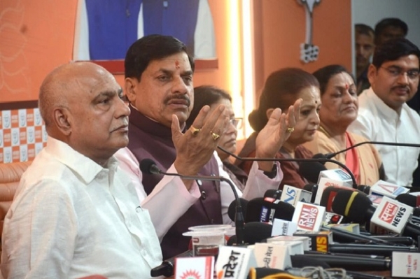 بی جے پی ریاستی دفتر میں منعقدہ پریس کانفرنس سے خطاب کرتے ہوئے وزیر اعلیٰ ڈاکٹر موہن یادو