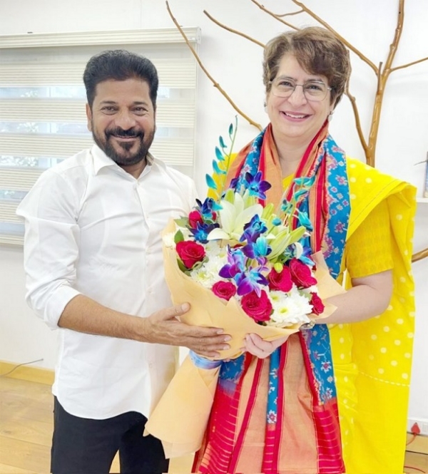 وزیراعلی ریونت ریڈی کی  پرینکا گاندھی سے خیرسگالی ملاقات