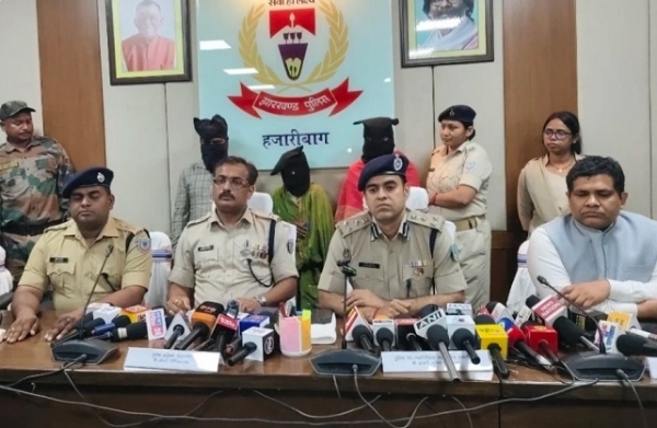 پریس کانفرنس کی تصویر