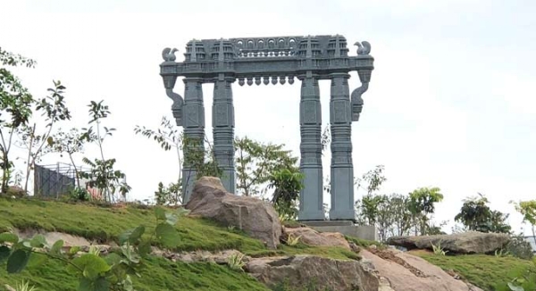 سوئمنگ پول سے حاملہ خاتون اور دو معصوم بچوں کی لاشیں برآمد، سسر کا قتل کا الزام