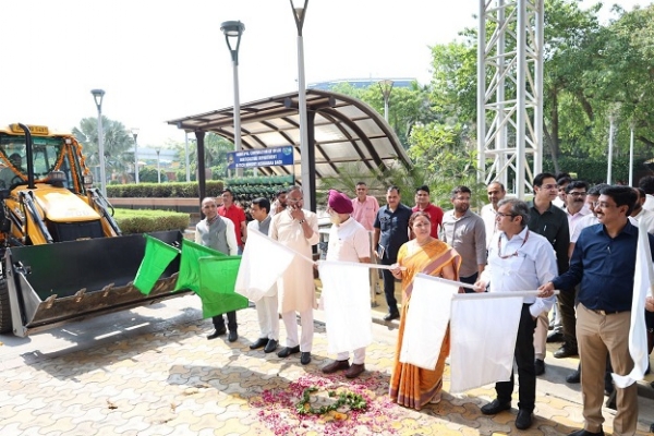 MAYOR-FLAG-OFF-FLEET-SANITATIO